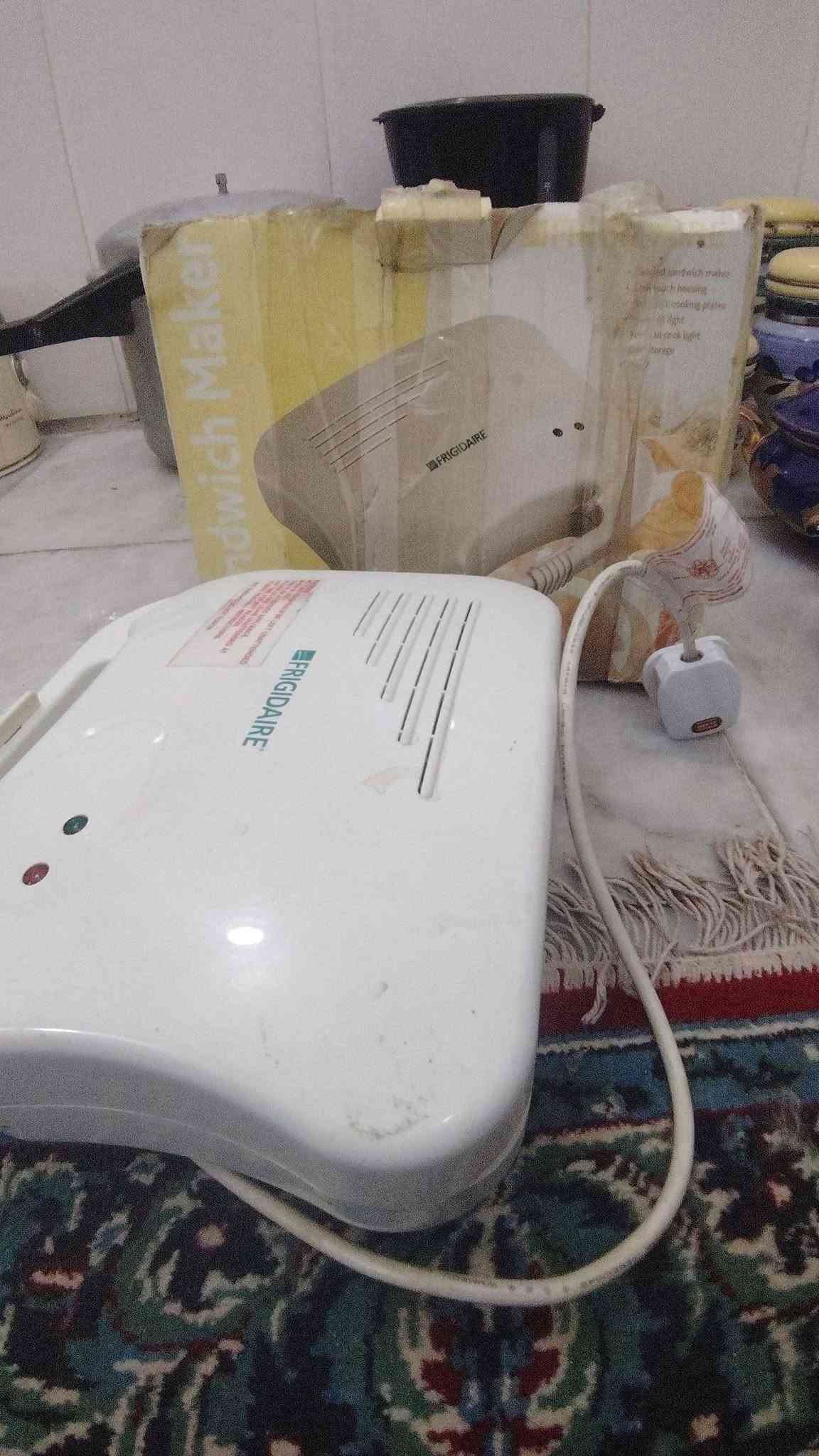 أغراض بأسعار مناسبه
قلايه كهربائيه
علب كزاز جكليت
مكينه خياطه صغيره
جهاز وافل
مقدمه حلويات كزاز 
مقدمه فواكه  كزاز
جدر ضغط
جهاز قهوة
كاسات كزيز شوربات
جهاز كوي صغير
خلاط شرابت 
للأستفسار عن الأسعار
*********** ويوجد واتساب 
جميع الصور الي يريدهم كلهم ب100الف
