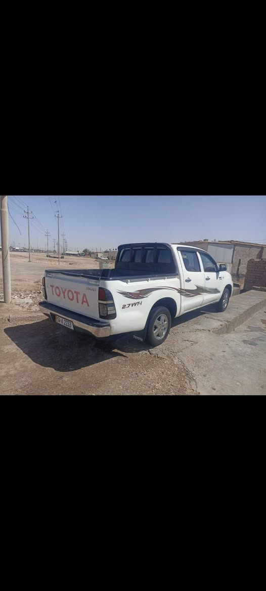 ٢٠٠٦ محدثة ١١ بصرة انكليزي تحويل ثاني يوم سنوية لل٢٧ مكفولة من الضربة والتجية بيهه رشات بالحزام فقط مكينه قطرة ماتنقص كير والحدادة خير من الله تجي وتشوفةبعينك سيارة مال بيت حلوة ومتعوب عليهه  نقصة بس تبريد السعر ١٢٥ وبيه مجال حك الجيه ***********
