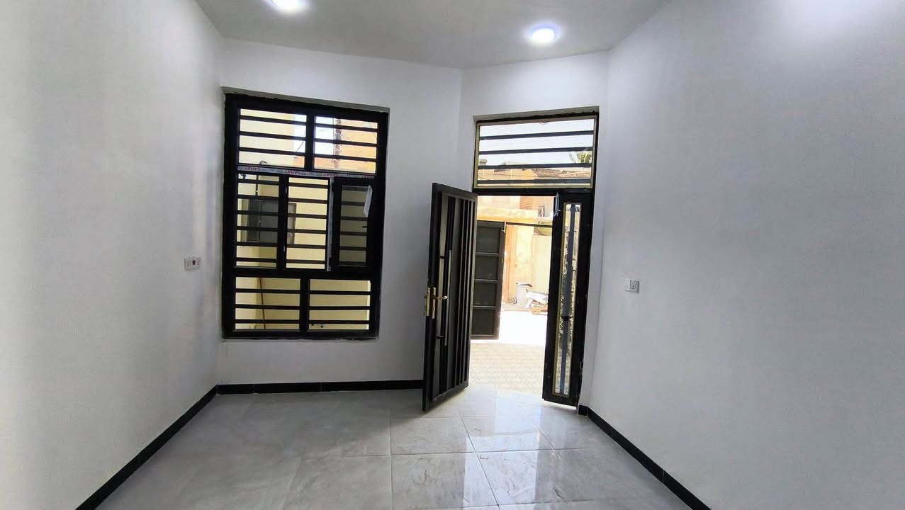 🏠دار للبيع مساحه ١٠٥ متر
مواصفات الدار 

صالتين 
غرف نوم 3 
مطبخ 
استقبال 
صحيات داخليه خارجيه 
طـابو صرف بناء كونكريت 

بنـاء حديث غيـر مسكون جاهز للسكن 

عنوان الدار حي الفرات خلف كليه الطب 
للاستفسار اكثر خاص 
او الاتصال ***********
