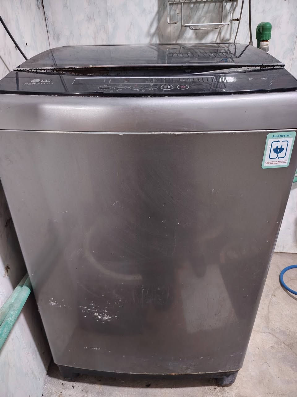 غساله اوتماتيك نظيفه 20 كيلو شركه LG. لسعر 300 وبيها مجال البصره الموفقيه الرقم ***********
