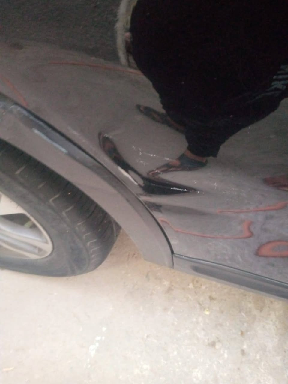 سلام عليكم من رخصت المدير سورنتو موديل 12خليجي سيارة حلوة بيه صفحة كلير موضحه بالسونر سيارة حلوة سعر 135$ويبه مجال اتصال على رقم ***********
