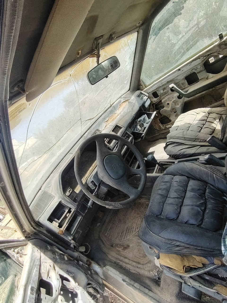 السلام عليكم
يوجد كيا كبتل مديل تسعينات 
ابيع كوم حديد 
ب 900 وبيها مجال 
يعوزها إذن گير ولقم مشط ستيرن وكهربائيات
المشط شرط جديد 
المحرك جديد 
عنوان الشرقاط اسديره 
رقم الهاتف ***********
