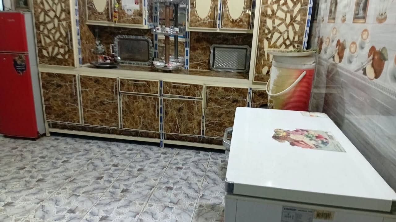 بسم لله الرحمن الرحيم 

بيت للبيع مع الاثاث مساحة 200 متر البناء طابوك في منطقة حي البتول الزراعي شارع شمر البيت كامل وخير من الله.  الاتصال على هذا ***********  وبي وات
