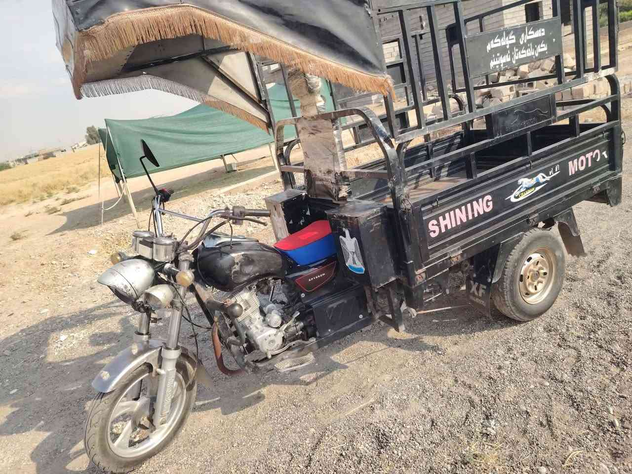 ستوته للبيع نضيفه شغاله كامله مكمله
السعر 1300 وبي مجال اشوي 
شاصي شرط اكسل محرك كير كلو شرط بودي نضيف كهربائي كلها شغاله كامله بس اتشتغل و تمشي 
موديل2020
ملاحظه الجنج مو وياها
