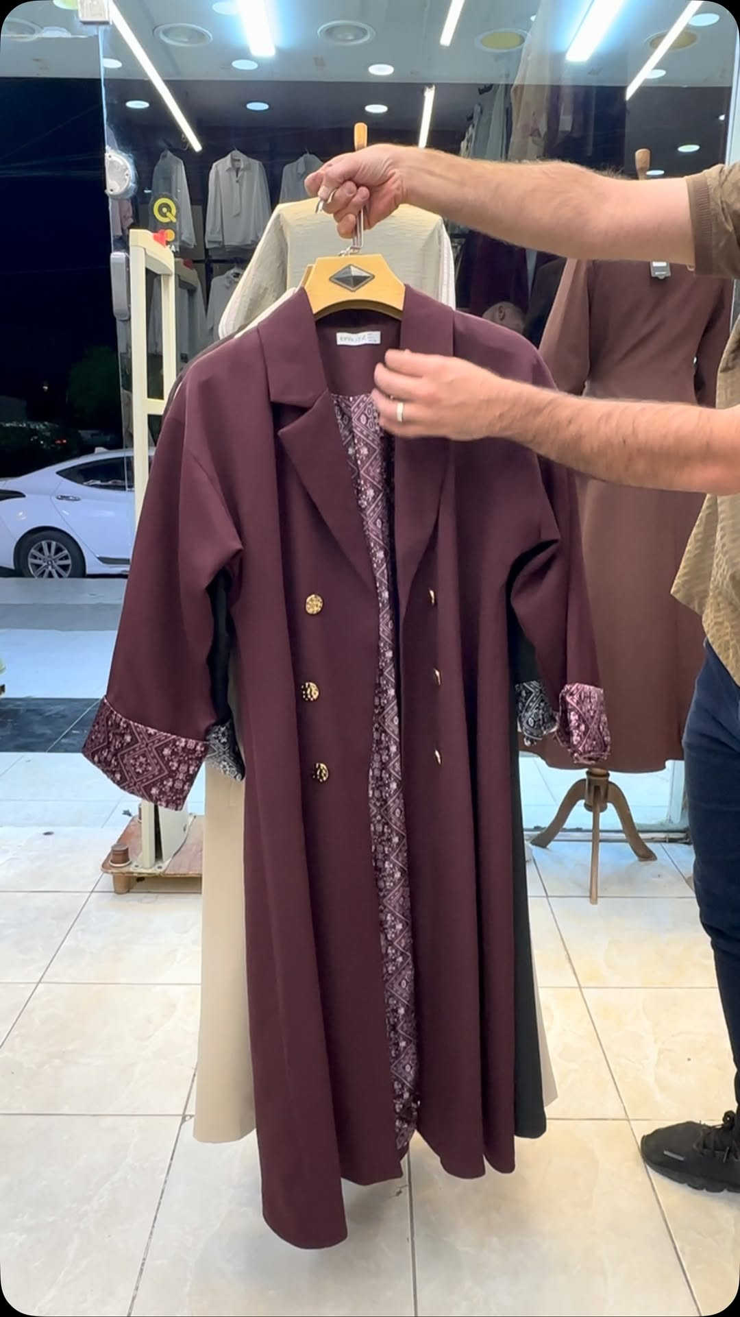 جديد ازياء لبنان 
وصل ترانش الجميل 😍
المقاسات S-M-L-XL-XXL قالب راهي 
طول ترانش 125سم 
اللوان اسود -ماروني -بيجي -جوزي 
العنوان كوت شارع الهوره مقابيل نشاط مدرسي 
واتساب. ***********
خدمه توصيل متوفره جيمع محافضات العراق ✅#العنوان_كوت_شارع #ملابس #العراق🇮🇶 #العراق #فيشن_وولرد_فساتين

