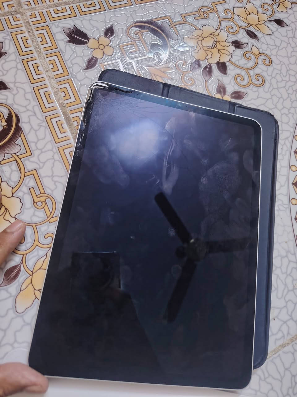 سلام عليكم ورحمة الله وبركاته ايباد برو موديل 21 معالجM1 ذاكره ركز 256 مو 128 بطارية ٨٥ جهاز مكفول من فتح وتصليح فقط الكلاس بيهه فطور ومماثرة ع شاشه وع اللمس انطيك ضمان بلمس ذا علك مايلمس تاخذه من باب لبيت نضيف جدا مع كيبورد وماوس بلاتوث وحافضه اصلية  سعر 500  بي مجال بسيط مكاني بغداد النهروان ***********
