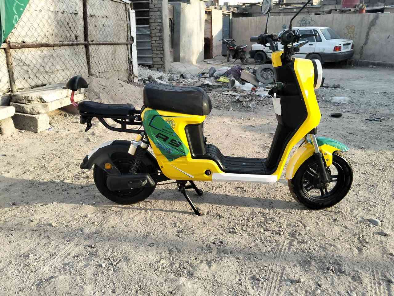 سلام عليكم دراجة شحن ار9 جديدة مستخدمة شي قليل جانت متروكة وبدلت بطاريات كاملة من كلشي سعر 350 وبيهة مجال قليل ***********

