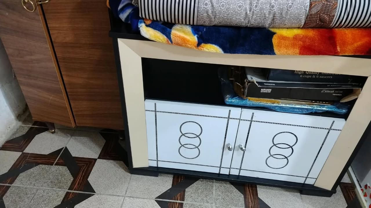 السلام وعليكم من رخصت الدمن غرفة نوم للبيع نضيفة وحلوة مثل ما موضح بل فيديو 
العنوان بغداد جسر ديالى القديم خابر وتدلل ***********
