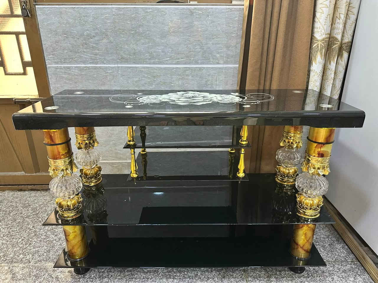 ميز تلفزيون • زجاج اسود • كربلاء البلديه