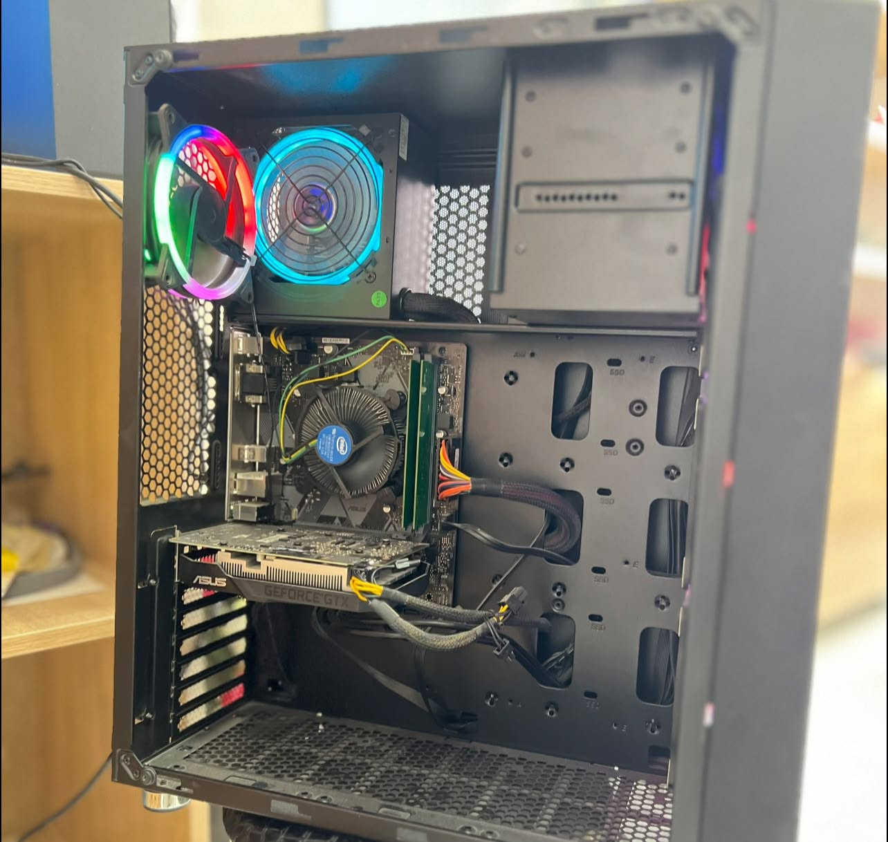 كيس • i5-9400F • GTX 1650
