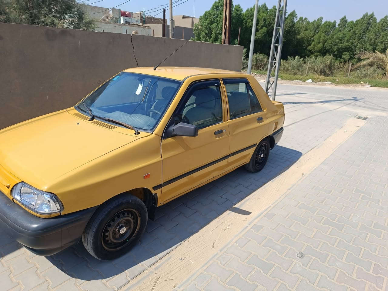 سلام عليكم سايبه لبيع مديل ٢٠١٥ سياره حلوه وجاهزه شوف عينك بس تبريده مو شغال ما ادري اشبي سعر ٣٢ وبيه مجال بصيط استفسار هذا الرقم *********** غرامات هيه مصفره راعير يداور مباشر المكان ديوانية
