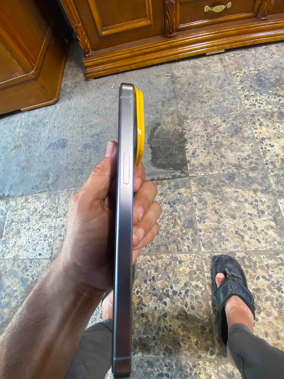 سلام عليكم ايفون ١٥  نضيف كلش عنوان حي العلام *********** مليون ٥٠

