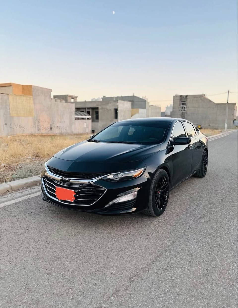 🚗🖤 شيفروليت ماليبو 2024 (فئة RS الرياضية) اسود ملكي 🖤 – أنيقة ونظيفة جداً وبحالة الوكالة .
لعشاق الفئة الرياضية الذين يجمعون بين الأناقة والأداء والاقتصاد العالي بالوقود.

📋 معلومات السيارة:
الموديل: 2024
الفئة: RS الرياضية
اللون: أسود ملكي
المشي: 25,000 ميل فقط
الحالة: بدون رقم . شرط الترقيم 
الصبغ والبدن: أصلية مكفولة بالكامل ما عدا قطعتين (الجاملغ الأمامي والباب الأمامي جهة السائق) | (الإيرباجات سليمة / بشرط الفحص)
⚙️ المحرك والأداء:
✅ محرك 1.5 لتر تيربو (DOHC) 4 سلندر بقوة 163 حصان
✅ عزم دوران 184 رطل-قدم
✅ ناقل حركة CVT سلس جداً وممتاز بالاقتصاد بالوقود
✅ دفع أمامي (FWD) بثبات ممتاز على الطريق
🏁 مواصفات فئة RS الرياضية:
✅ ويل كب أصلية 18 إنش ألمنيوم
✅ شبك أمامي أسود لامع (Black Grille) مع شعار شيفروليه الأسود
✅ جناح خلفي رياضي (سبويلر)
✅ عادم خلفي مزدوج بمخرجين كروم
✅ إضاءة خلفية LED
✅ داخلية سوداء مميزة بمقاعد قماش رياضية، وعجلة قيادة ومقبض جير مغلّفين بالجلد
🎛️ التقنية والراحة:
✅ شاشة لمس Chevrolet Infotainment 3 تدعم Apple CarPlay و Android Auto (لاسلكي)
✅ نظام صوتي بريميوم 6 سماعات
✅ مقعد سائق كهربائي 8 اتجاهات مع دعم قطني (Lumbar)
✅ كاميرا خلفية وحساسات ركن
✅ نظام دخول ذكي بدون مفتاح وتشغيل بضغطة زر
✅ تشغيل عن بعد (Remote Start)
✅ مثبت سرعة وتحكم كامل من الاستيرن
✅ أنظمة أمان متقدمة: تنبيه مغادرة المسار، تنبيه الحركة الخلفية، إضاءة عالية أوتوماتيكية.

💰السعر : 103$ وبي مجال .

📍 الموقع: أربيل
📞 للتواصل والاستفسار (واتساب / اتصال):
***********
*********** أربيل, العراق
