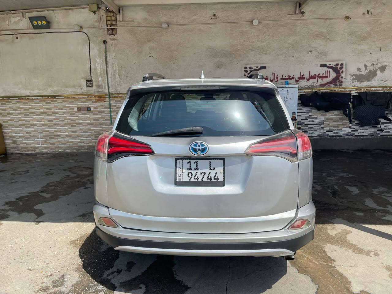 راف فور
موديل 2018 
حدادية جديدة 
تخم تاير جديد 
كهربائيات كاملة 
رقمها بغداد
ماشيه 142000 ميل 
حادثها جنطة بدون ايرباك كما موضح في الصور والسونار ...
السعر 165 وبيها مجال للشراي 
للتواصل ***********
السيارة باسمي والتحويل ثاني يوم

