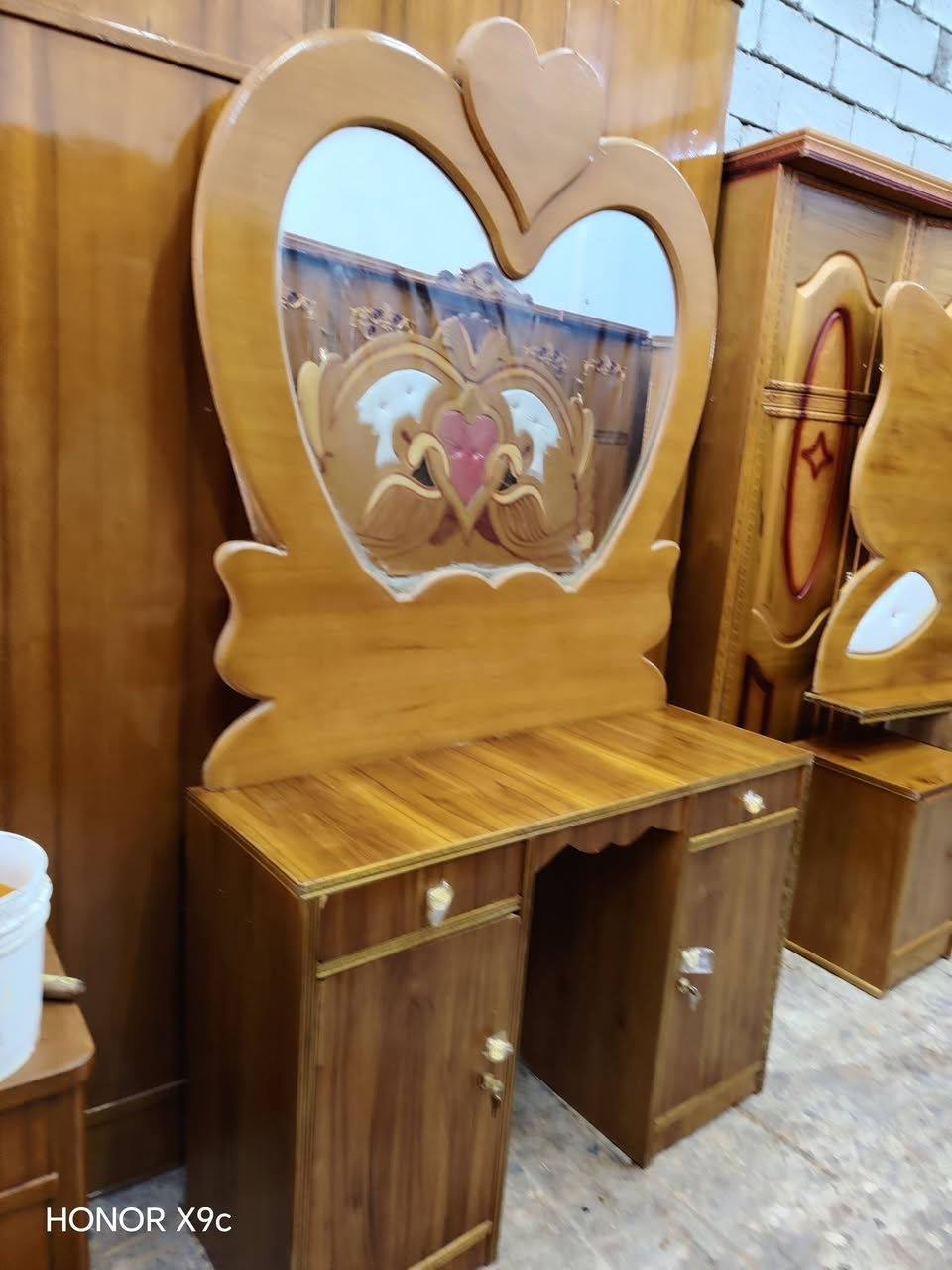 السلام عليكم غرفه كامله ام الخمس بيبان شغل درجه ثانيه سوقي النظيفه كلش الغرفه جاهزه وكامله اي نقص ما بيها السعر 575 شامل توصيل والشد مجاني داخل النجف والشراي يتصل ***********

نص مكتوب في الصور:
- HONOR X9c