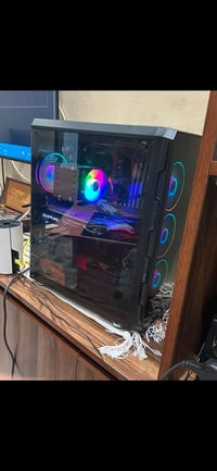 شباب، عندي بي سي (PC) للبيع، الجهاز نظيف وشغال وما بيه أي مشكلة. يفيد ...