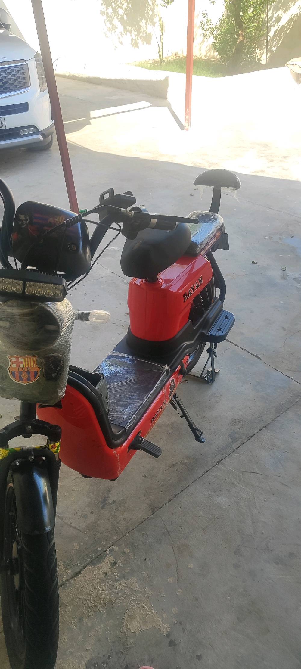 دراجه شحن بسعر مناسب جدا بس ب 200الف شغاله بكامل بطاريات جدد عقل شغال ملف شغال دراجه نضيفه هورن اشاير مثبت سرعه اربع نمر سرعه 60 حقيقي تقطع مسافه تقريبا 25 كيلو تأيرات جوبلس خمس بطاريات