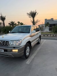 لاندكروز مديل 2006 مكفوله من الحادث والصبغ عدا بارد بلجاملغ الامامي جه...