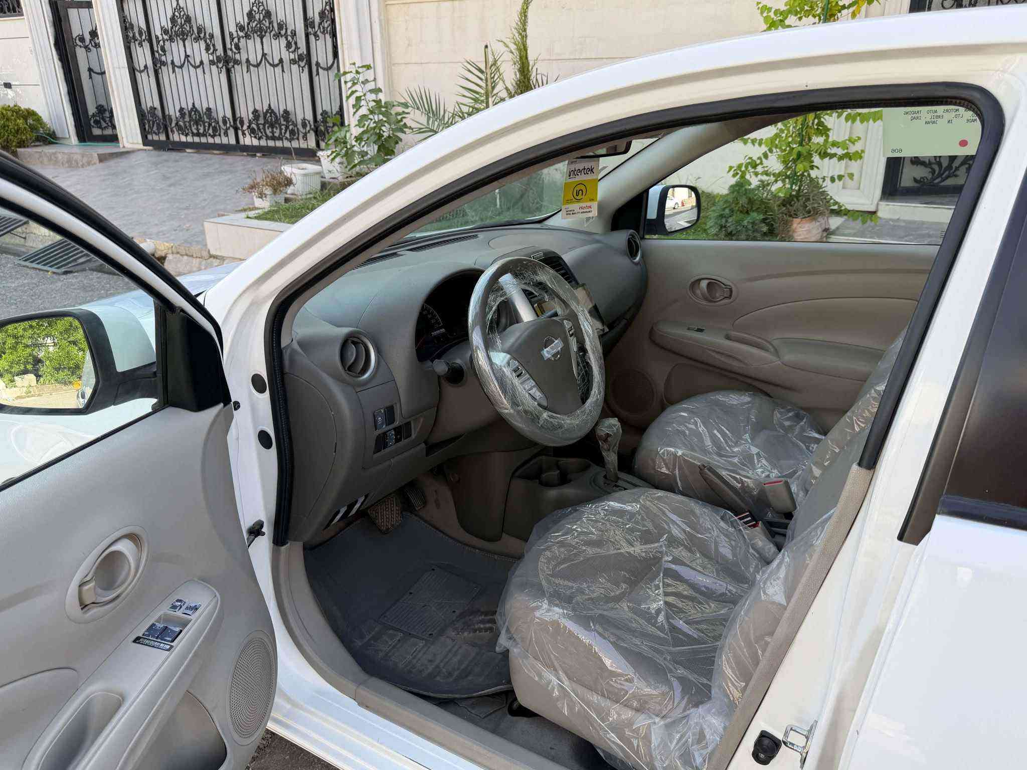 للبيع سيارة نيسان سني موديل ٢٠٢٤ خليجي (هندي) المرغوب لون ابيض سيارة بيها بونيت صبغ بدون دواخل و بدون ايرباك كير و محرك مكفول و ما مفتوح سيارة ماشية ٨٦ الف سنوية و رقم جديد شرط التحويل سيارة جديدة ربع دينار مصرف مابي 
مواصفات 
يدة نيكل + عتر نيكل 
ويل ١٥ 
بلاجكتور 
حساس 
شاشة + كامرة 
داخل اصفر 
جناح (سبايدر) بلادي 
٥ مخدات + تجوة خلفية 
تحكم ستيرن + تحديد سرعة 
٢ جام كهرباء + مراية كهرباء 
مانع تزحلق 
محرك ١.٥ + كير اتوماتيك 
و بعد مواصفات هواية مكان سيارة كركوك سعر ١١٠ و بي مجال بسيط رقم موبايل *********** كركوك, العراق

