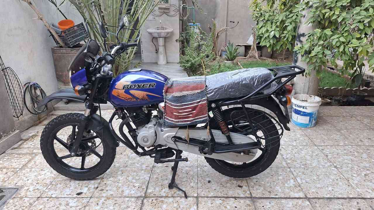 بوكسر هندي مديل 22 رقم وسنويه واسط نكليزي تحويل مباشر السعر واحد و٣٥٠ شراي يتصل عل رقم عنواني كوت مركز المدينه ***********
