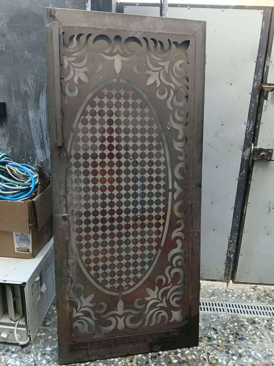 السلام عليكم كاشي للبيع كاشي موزايك اسليمانيه 40×40 خمس مترات 25 الف قفل كاشي نضيف ما مشلوع من كاع ابد نضيفف قفل 25 الف و باب حديد باب خارجيه طول مترتين و عرض 90 بدون جرجوبه السعر 75 قفل باب حديد اصلي و ثكيله مال خارجي مال سياج 
للاستفسار تواصل خاص واتساب ***********
