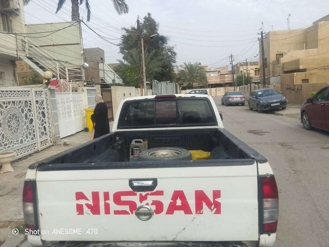 عندي بيكب نيسان 2000 كير اوتو بلاد تعليك محرك ونجي 6 سلندر بيه جراد مصبوغة صورته الاصابع موجودة مال الجراد حزام تبريد تخم تاير رقم بغداد سنويه لل28 بأسمي مكان السيارة بغداد نفق الشرطه واتس اب***********

نص مكتوب في الصور:
- Shot on AWESOME A70