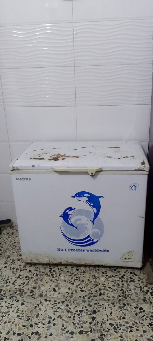ثلاجه 16قدم ومجمده 11قدم للبيع سعر 250ثنيهن شغالات مكاني بغداد ***********
