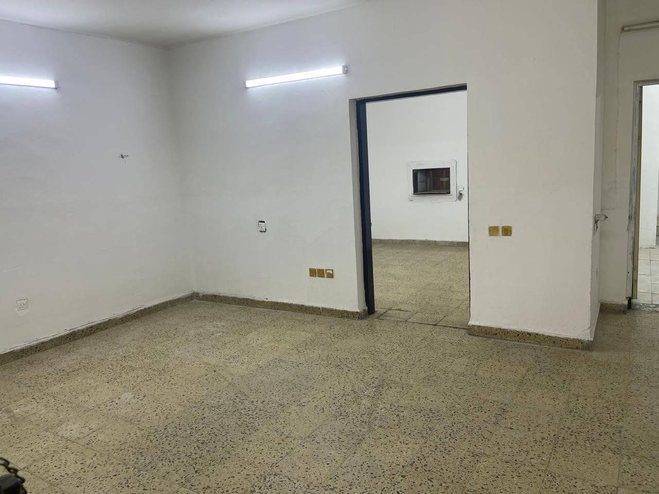 بيت مساحه 132متر
العنوان/ البياع مدينه الذرى مقابل البيع المباشر 
 الكهرباء اربعه وعشرين ساعه بدون انقطاع 
بناء قديم 
تفاصيل 
استقبال+2 غرف نوم + مطبخ + صحيات 

للأستفسار الاتصال ***********
