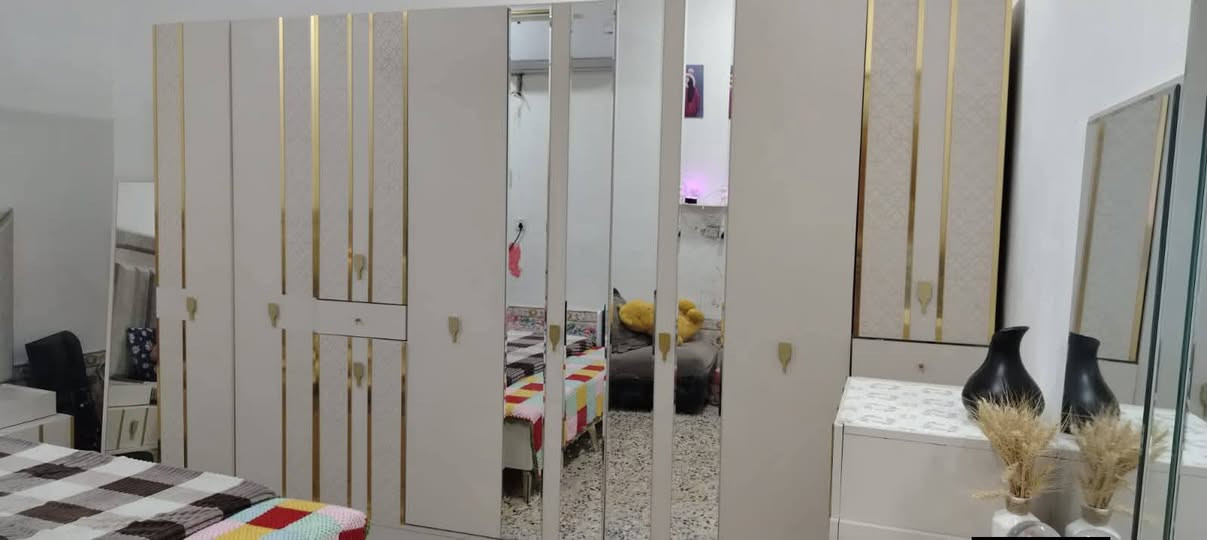 مستعجل على البيع سعر بلاش!!
غرفة تركية حديثة قبل فترة اشتريتها 9 قطع حجم ضخمة ...
المكان النجف الاشرف حي ميسان 
الرقم : ***********
حتى الجرباية جك مخزن داخلي بيهة ...

