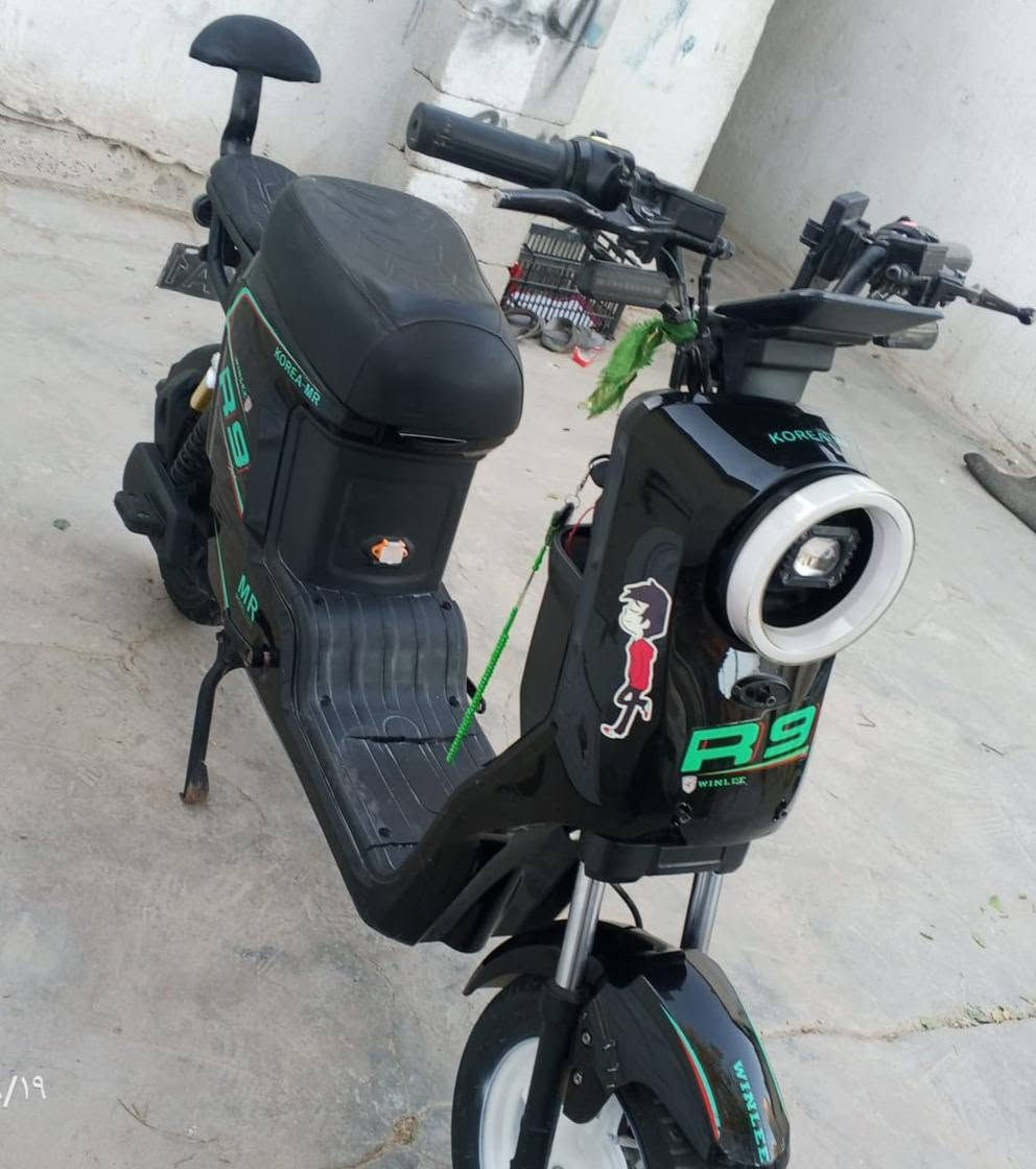 سلام عليكم دراجه شحن ار9
موديل//2025// بطاريات حجم 32ونلي جدد قبل شهرين من شادهن كهربائيات شغاله من الطول الطول ديجل مضخم صوت نضام بك رجوع للخلف بريكات ورا وكدام جدد زوج تواير جدد دبلات جدد 
&مكاني البصرة الزبير 
السعر$(365)وبيها مجال 
رقمي للتواصل{***********}

