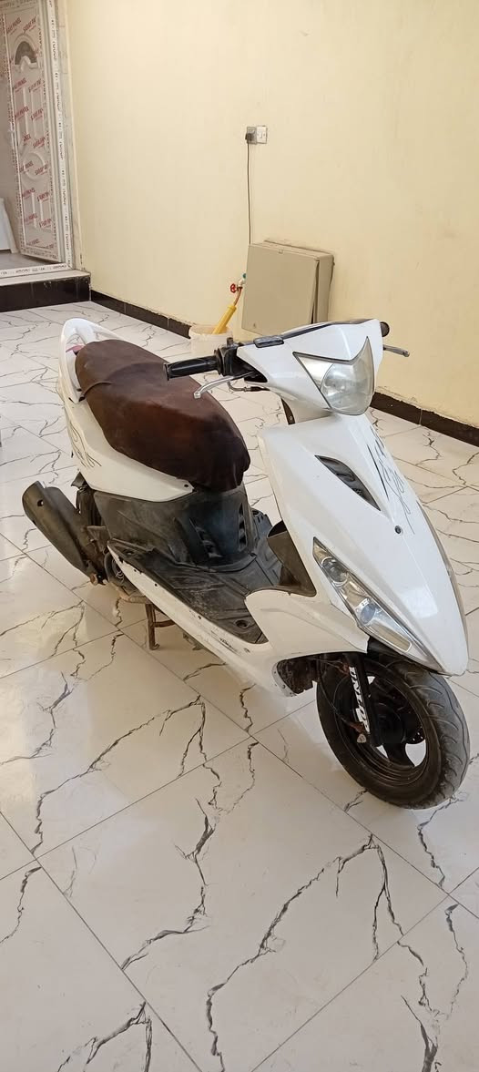 ماكس مضلع دراجه نضيفه  شلعه ومعدل  
  اشاير كلوب زنون دراجه حلوة   شوف لعين  .ملاحضه دراجه مفتوحه مره وحده وصالهة سبوع من جفتت .+ناقصهة شخاطه 
السعر 550 وبيهة مجال مكاني ابو الخصيب شارع البهادريه تواصل وتساب  ***********
