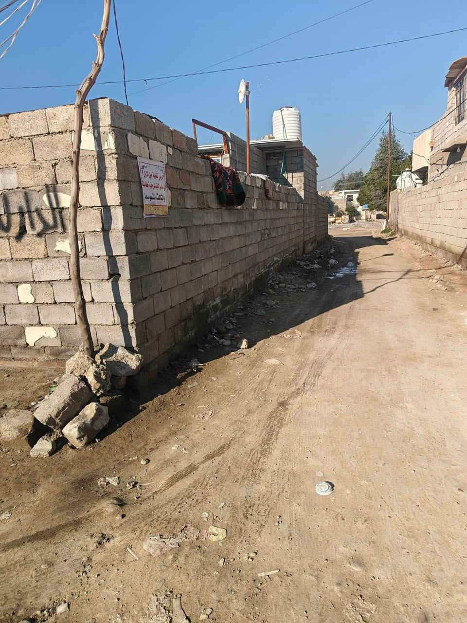 دار للبيع ركن يتكون من غرفتين نوم صالة ستقبال مطبخ حديقة عنوان دور نواب الضباط على شارع ستين مساحة ٢٠٠م السعر خاص***********
