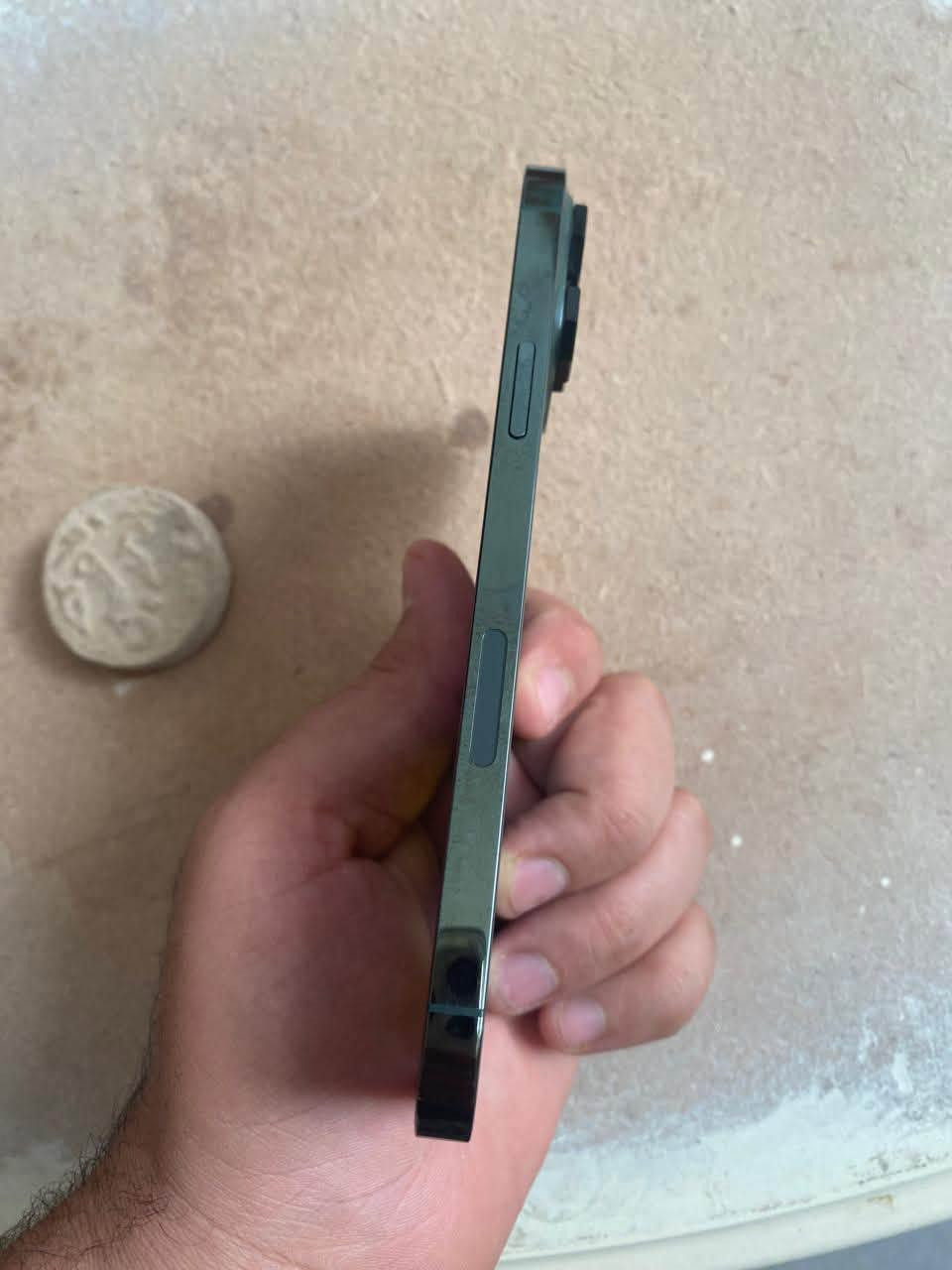 للبيع آيفون 13 برو ماكس ذاكره 512 نضافه 100/100 كارتونته ويا كيبل شحن ويا الاصلي مال الجهاز البطاريه 90 وين متريد افحص الجهاز نورمل السعر قفل 750 الف رقم الهاتف *********** ومن الله التوفيق الجهاز جديد فوك متصور
