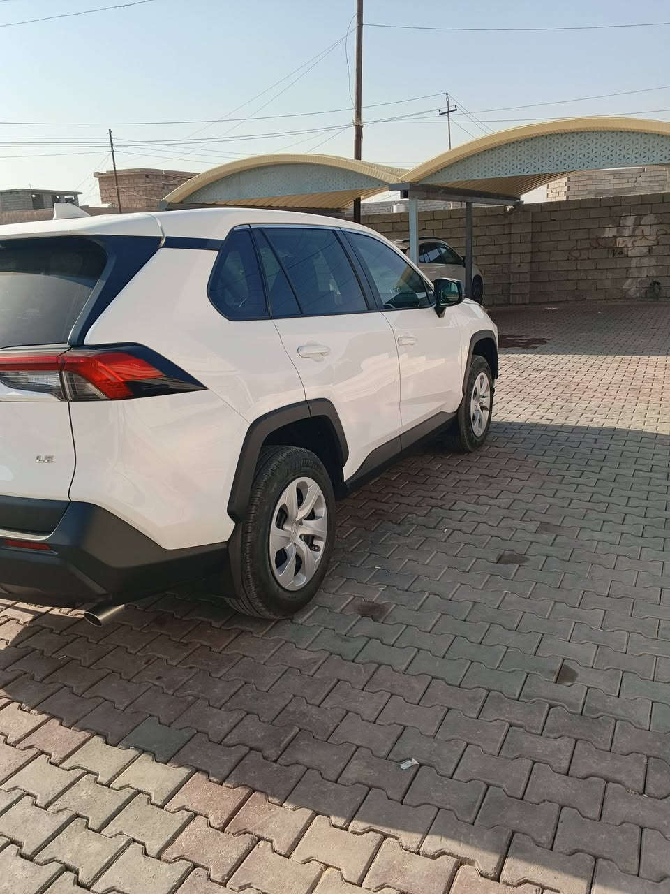 السلام عليكم
راف فور 
لون ابيض
مواصفات LE
سويچ 
السعر 220
وبيها مجال 
يرهم مقدمه زينه
الضرر غرق تعمل وتسير 
السيارة جاهزة 
محرك گير شرط كهربائيات كلها شغاله
 ماشيه 11الف
منفيس بأسمي 
المكان الزاب قرية اصبيح

للاستفسار الاتصال على***********
