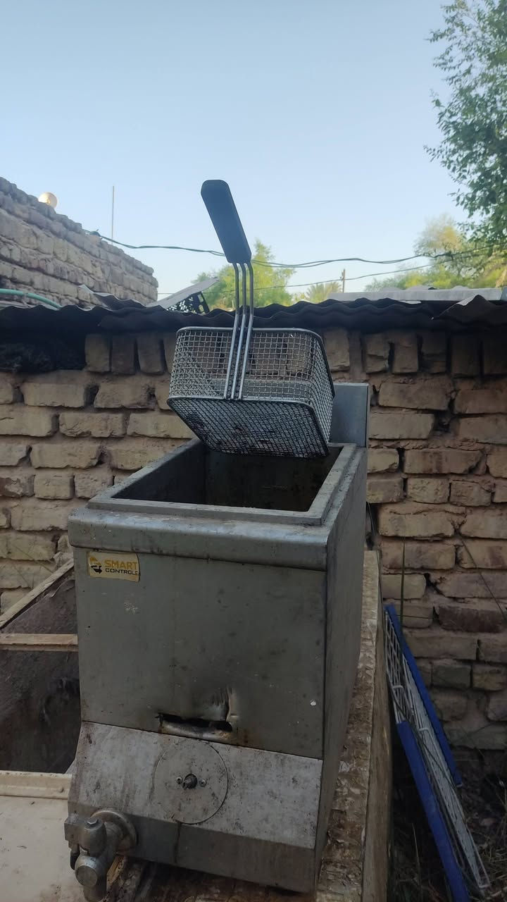 اعادة نشر بسبب الوعود الكاذبة غراض مطعم للبيع مكان نجف كوفة 

 ‏‪***********‬‏

دكتات وبوجات 10متر حجم 40 سم
مليون ونص
برادات 600عدد 2
كاشير كامل ملحقاتة نظام سبيدو 2طابعات مع ميز الكاشير مليون و50
حماية فنگر مع قلاية فنگر 300
سخان مع تانكي 150
شواية دجاج 550
حوض سنگ تركي 150
الاسعار بيهن مجال لتفاوض
