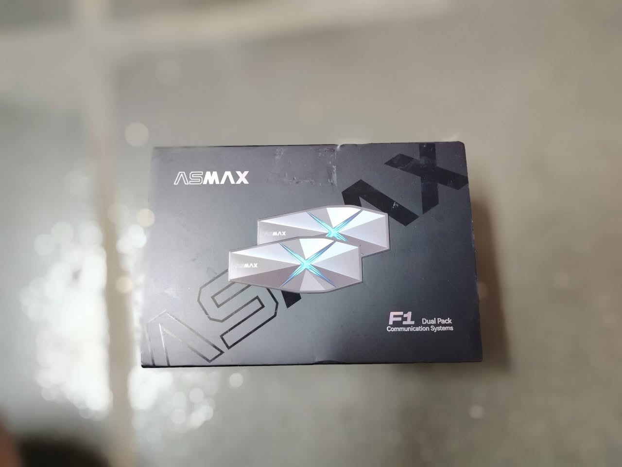 السلام عليكم خوذة للبيع بيها جامات ثنين  مع سماعات ASMAX F1 معروفة فول مواصفات السماعة والخوذة سعرهن 200 تفاصيل ***********
