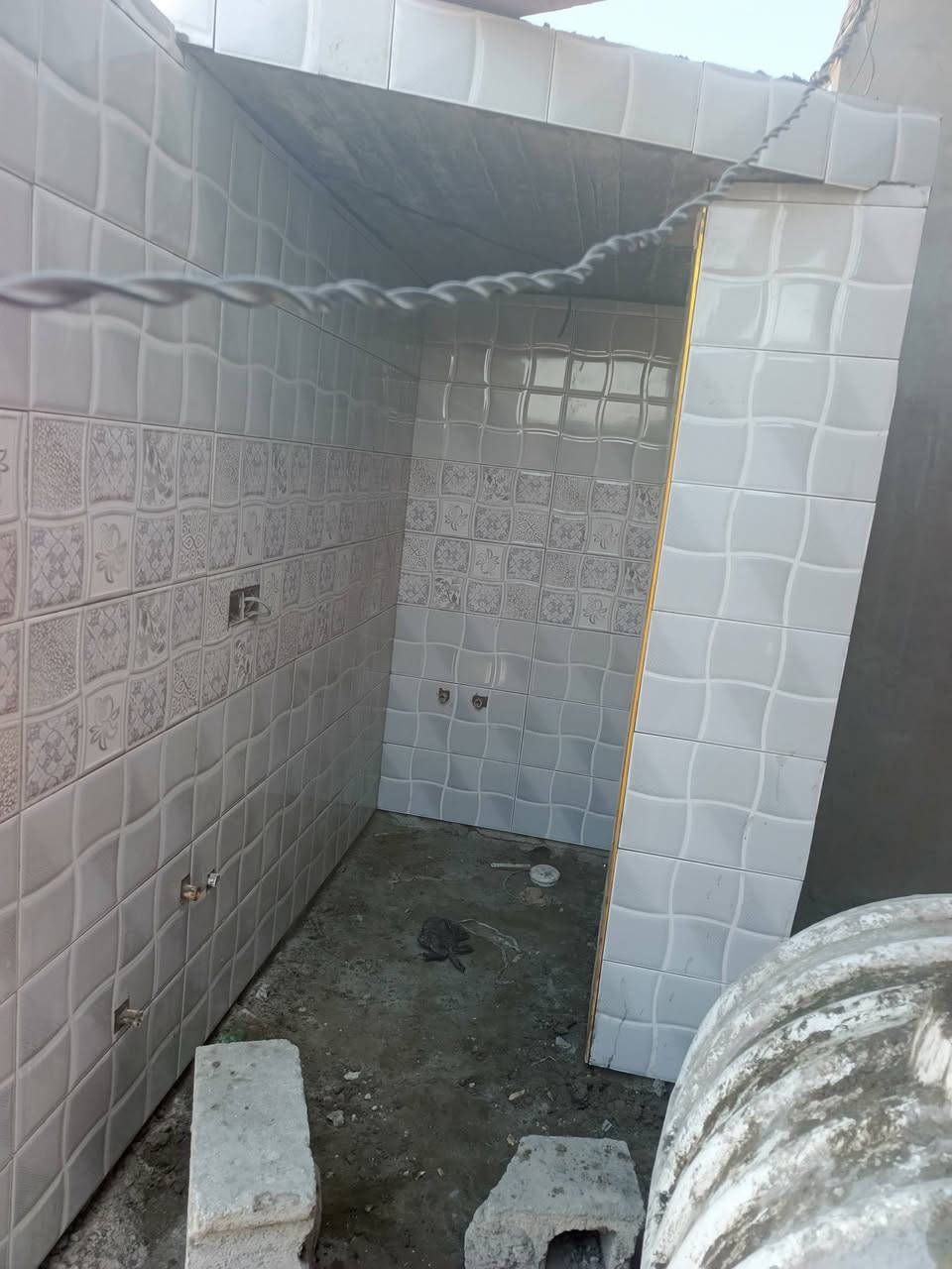 سلام عليكم خلفة سراميك 
جدران رضية شقل نضيف

بسعار تنفسية مناسبه
 
***********
