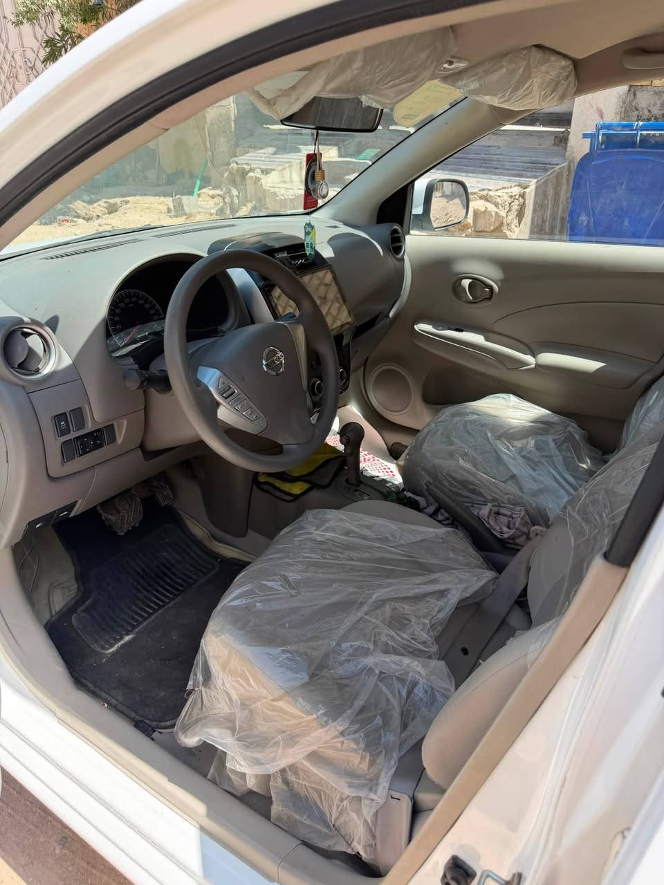 نيسان سني مديل 24 ام العطر شركة السور
سيارة كفالة فقط جاملغ خلفي بي ضربة مسحوب حار
بدون ملاحضات سياره ماشية 50 سعر 110عنوان البصرة 
***********
