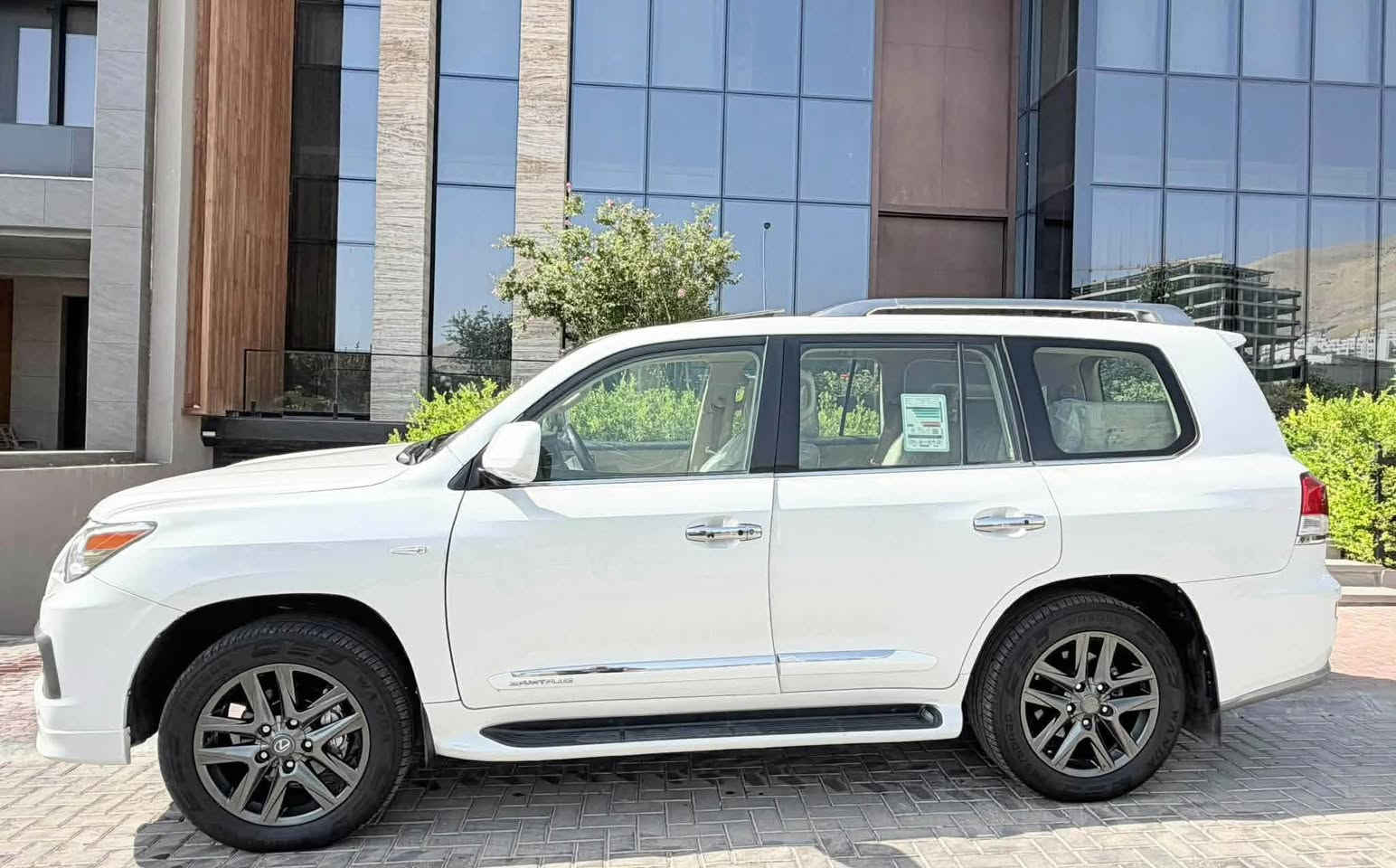لكزس LX570 • موديل ٢٠١٠ • ماشي ٢٠٠ الف