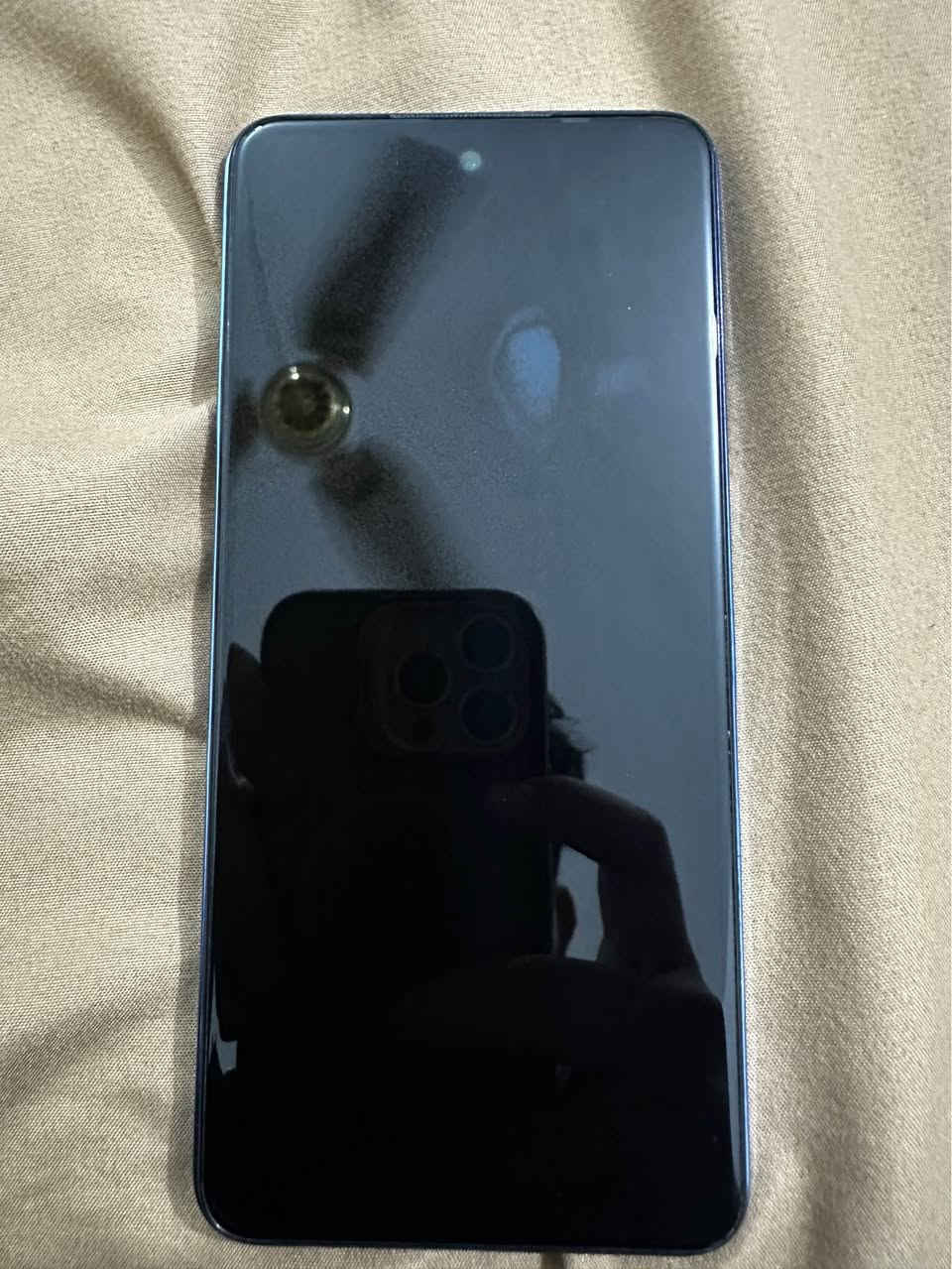 موبايل Infinix HOT 40i للبيع الجهاز بحالة جيدة  بي بصمة خفيفة بالشاشة من ورا  لعب الببجي بس ما مأثره عليه نهائياً الجهاز موجوده ويا شاحنه 
للتواصل بالخاص او بالواتساب *********** النجف, العراق
