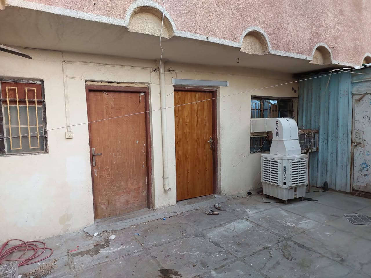 بيت للبيع قطاع 26 ثاني بيت على الشارع مساحته 80 واقع حال البيت مسلح للستفسار
***********
