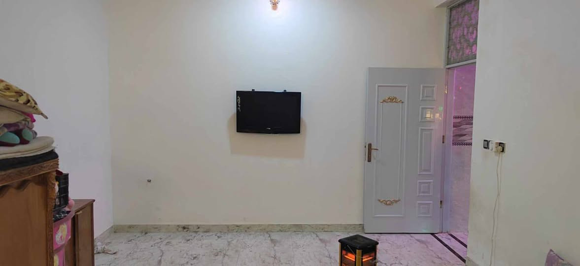 بيت ١٢٥متر طابقين بلقاطع موقع حلو جدا شارع تبليط عرضه ١٥متر جيران ناس اخلاق جدا جدا ونعم الجيران .
طابق الاول كامل مكمل اما الطا بق الثاني واصل للصقف ومتوقفين مسقفين صاله سندويش حته نقفل صاله الفوك من تراب والامطار .
البيت متكون من الطابق الاول غرفه وصاله ومطبخ حار وبارد ومنور وبراني ومجمع صحي اما الطابق الثاني ٣ غرف ومجمع صحي وصاله .
بناء درجه اولى كله سمنت جسر ورمل مختبر الارضيه بورسلاين هندي متر و٢٠ب٦٠ والصاله والمجمع مال مطبخ للصقف سيراميك أيضا هندي اما شبابيك والبيبنان تسكام درجه اولى وليس بيعي .
سعر 120ومطلوب اسكان 40ينزلن من سعره يعني بليد 80 والاسكان عليك
بيت ١٢٥متر طابقين بلقاطع موقع حلو جدا شارع تبليط عرضه ١٥متر جيران ناس اخلاق جدا جدا ونعم الجيران .
‏‪***********‬‏
