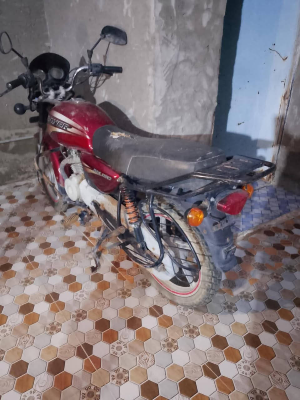 سلام عليكم دراجه بوكسر للبيع موديل ١٧ محرك مفتوح رقم الهاتف *********** مكلف بل نشر سعر 550 وبيهه مجال

