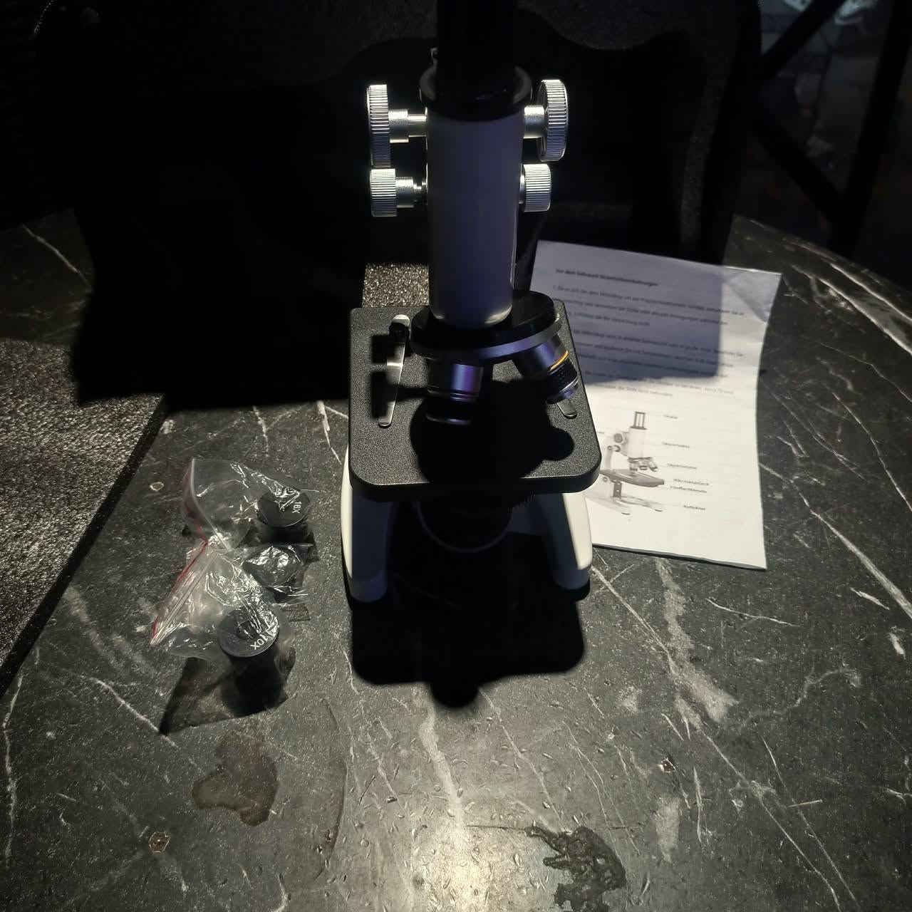 مجهر ضوئي بيولوجي Compound Microscope بحالة ممتازة ✨
🔹 مناسب للطلاب والمختبرات والتعليم
🔹 نظام تكبير متعدد المستويات
🔹 عدسات عينية مرفقة 10X و16X
🔹 عدسات شيئية قابلة للتبديل
🔹 تركيز خشن + تركيز دقيق
🔹 منصة مخصصة لتثبيت الشرائح الزجاجية
🔹 إضاءة سفلية لفحص العينات والشرائح
🔹 حامل وعدسات دوارة لسهولة تبديل التكبير
🔹 تصميم ثابت وقوي وسهل الاستخدام
🔹 يأتي مع العدسات والملحقات الظاهرة بالصور
📦 الحالة: نظيف جدآ غير مستعمل
💰 السعر: [250] وبي مجال
📍 الموقع: [بغداد. الحرية]
للمهتمين والمراسلة خاص 📩
رقم:  [***********]
