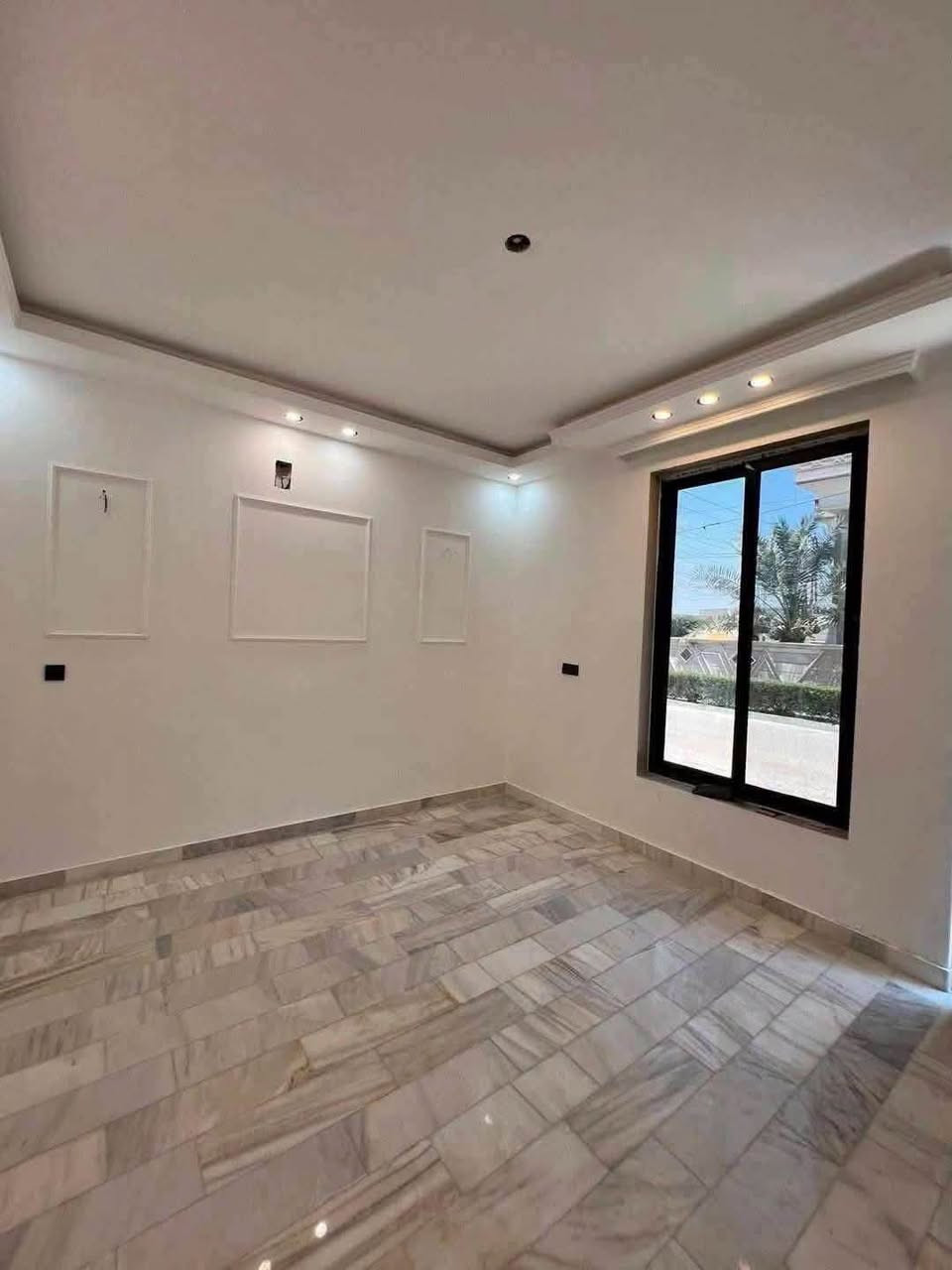 دار للبيع مساحة 65 متر 🏡
بناء حديث غير مسكون موقع مميز الضباط 📍ارقئ مناطق حي الجهاد شارع عرض 15 متر رصيف 5 متر 
يحتوي على غرف نوم 4 +صحيات 2 ارضية البيت مرمر 
السعر والاستفسار // *********** ☎️

