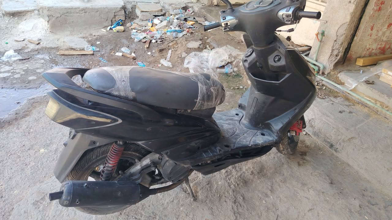 السلام عليكم سكنس فحل كابريتر قبق مسح الدراجه مكينتها تخبل بلاديه ما مفتوحه ابد الكهربائيات مالتها كلهن يشتغلن شاد الها كلج امامي رياضي معدل وسرعه الدراجه مو شلعه الدراجه معدل وسرعه تخلي اكبر راس يلم حصو الدراجه نضيفه ما ناقصها فقط ترايش وشاد الها صالنصه رياضي رايدها ب750 وبيها مجال مكاني بغداد الشعب ***********
