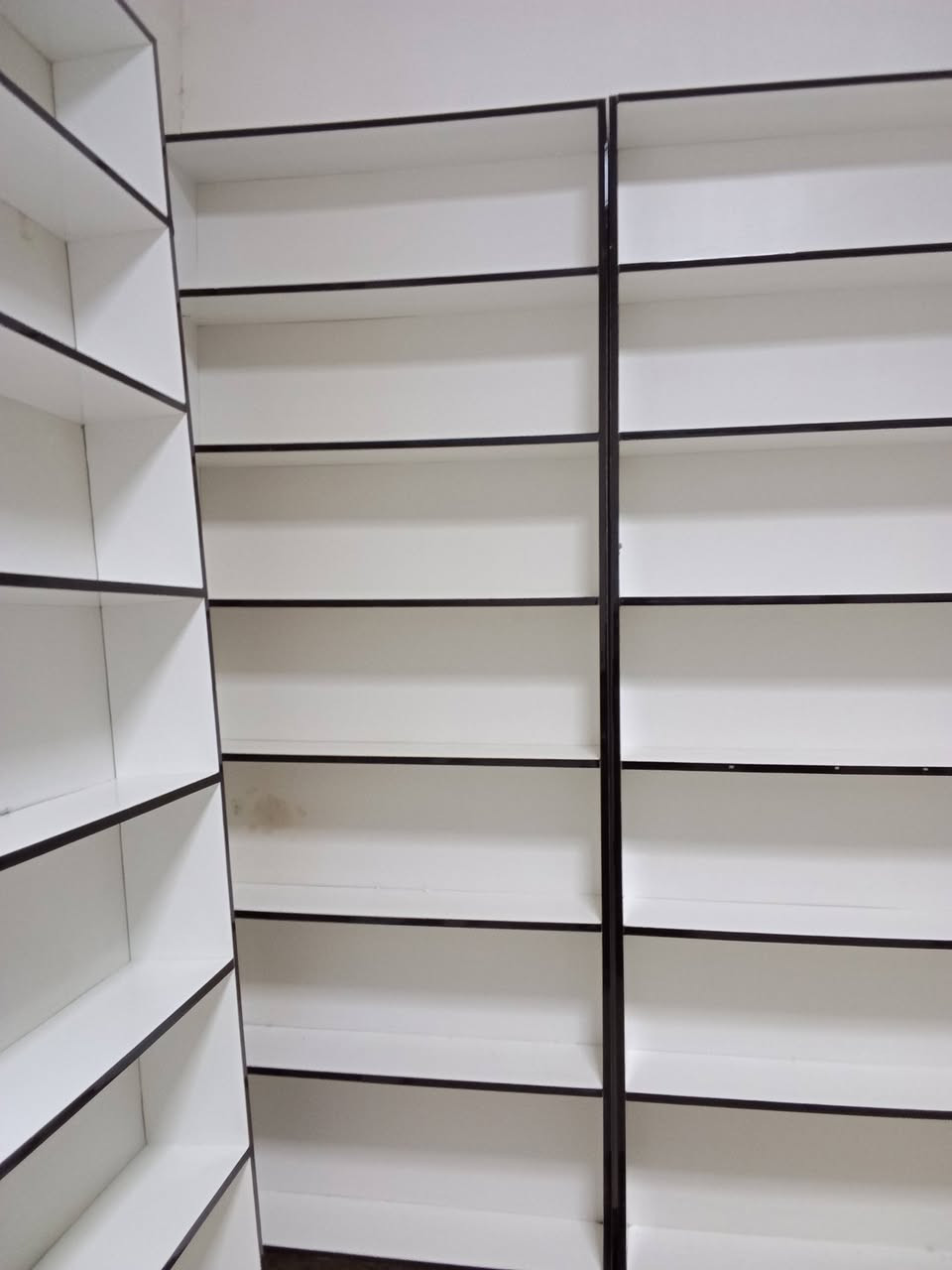عندي هذولة لوكرات جديدة اريد ابيعهن منو يريد يراسلني عل رقم *********** عنوان محافظة ديالى قضاء خانقين منطقة كهريز سفلى محل مالتي عل شارع قريب من مختبر حسوني مختبر اي استفسار التواصل وياية عل رقم السعر 500بيهة مجال همين
