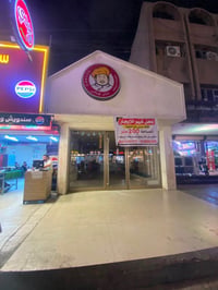 محل ايجار • الاعظمية شارع الضباط • مع شقة