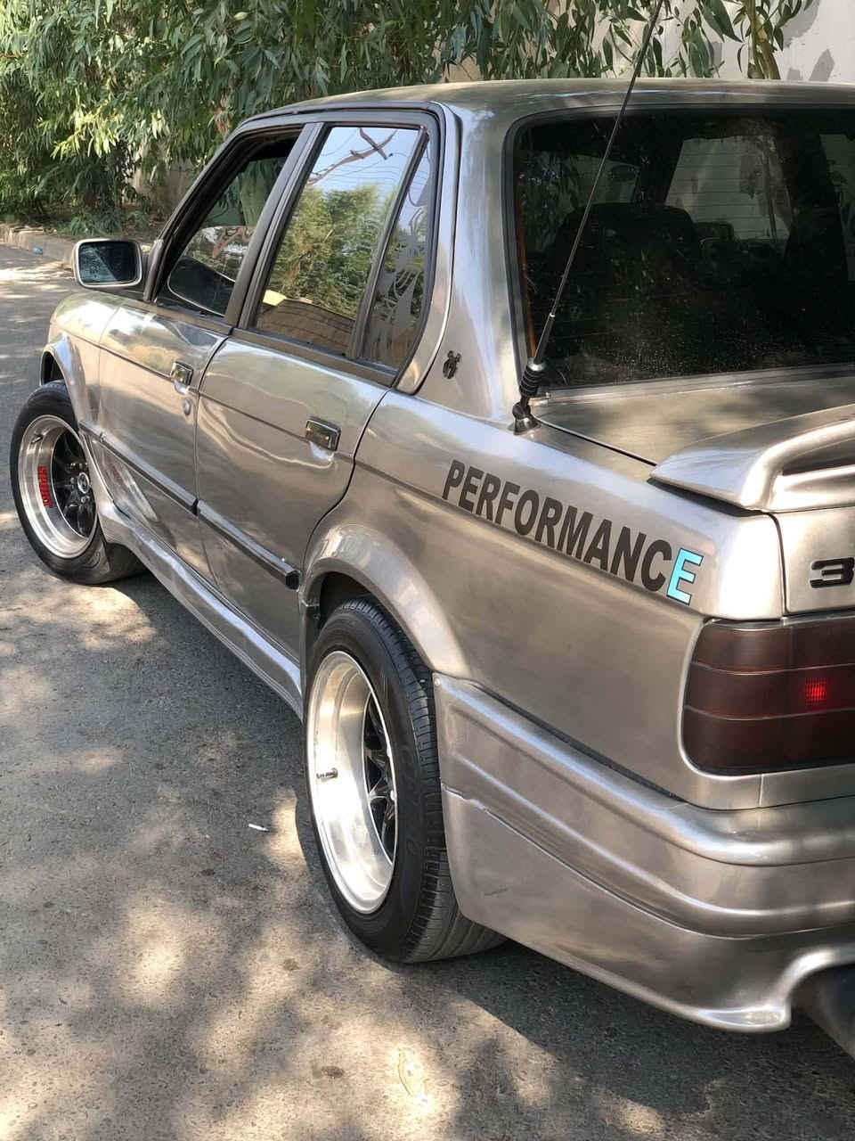 E30 1988 
الحلال للبيع كير ومكينه ونجي 6سلندر ✈️ (بدون تبريد) 
كير توماتيك طخم تايه وويل جديد بالكارتون داخل جديد صالنصه رياضي  السياره مصبوغه قبل شهر وجاهزه عليها كت M دوسات ودعاميات واسبايدر رقم نينوى اوربي هزه جديده شرعي بالموصل شرط تحويل باقي التفاصيل اتصل الخاص مغلق
📍 الموصل
***********📞 بيه واتساب
 *********** 📞
السعر 40$ وبيها مجال بسيط
