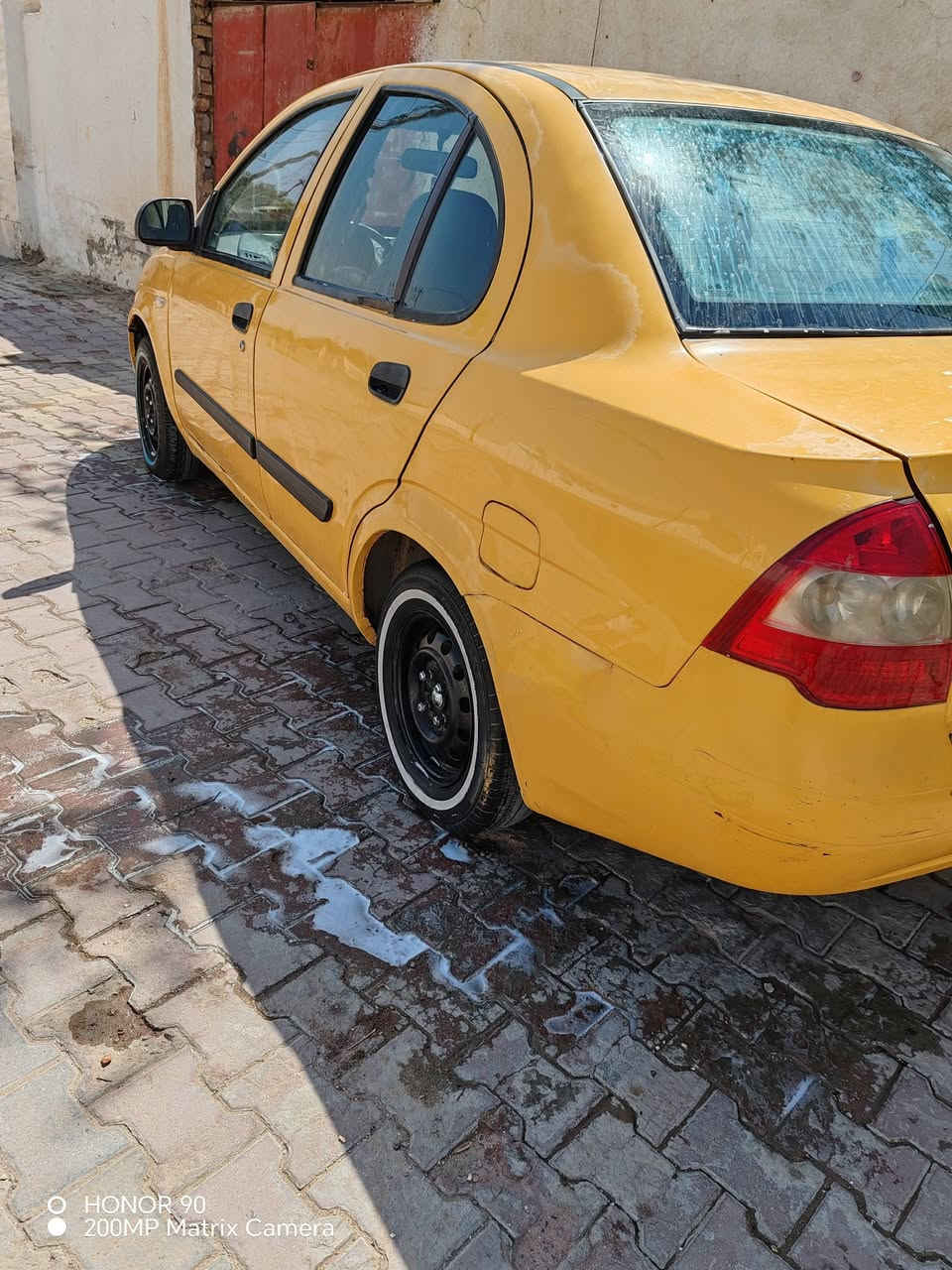السلام عليكم طيبه 13
سعر 22 سيارة نضيف حلوو 
سنويه صاقط 18 محرك نظيف حدادي جديد تخم تاير بس رابع يفلت 
عنوان العمارة حي حسين جديد 
***********
غير موجود ع فيسبوك

نص مكتوب في الصور:
- O HONOR 90 200MP Matrix Camera
- HONOR 90
- 200MP Matrix Camera
- O HONOR 90